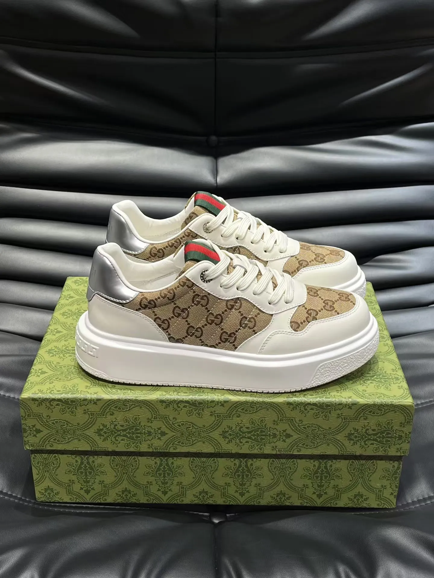 Men's Men's Shoes Men's Men's 💰460 new men's shoes GUCCI [Lightning] latest shoes shipped. Original quality, fashionable, special materials, sheepskin lining, new packaging. The foot feels super comfortable and the workmanship is impeccable. Size: 38-45